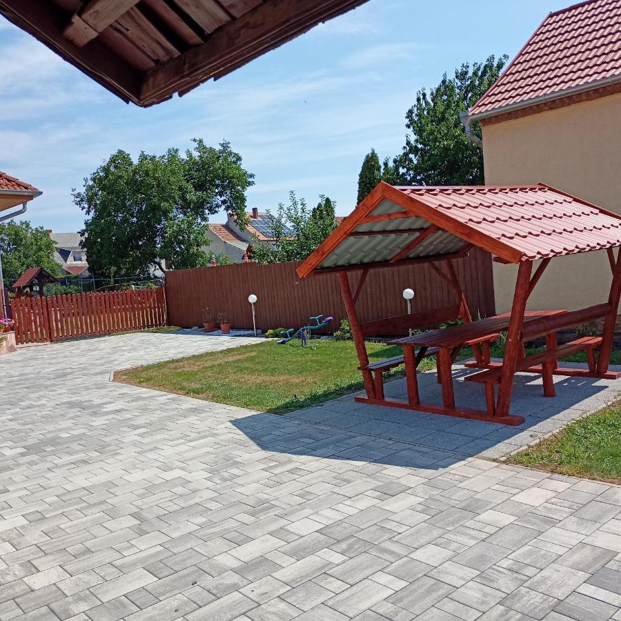 Livia Apartman Buk Exterior photo