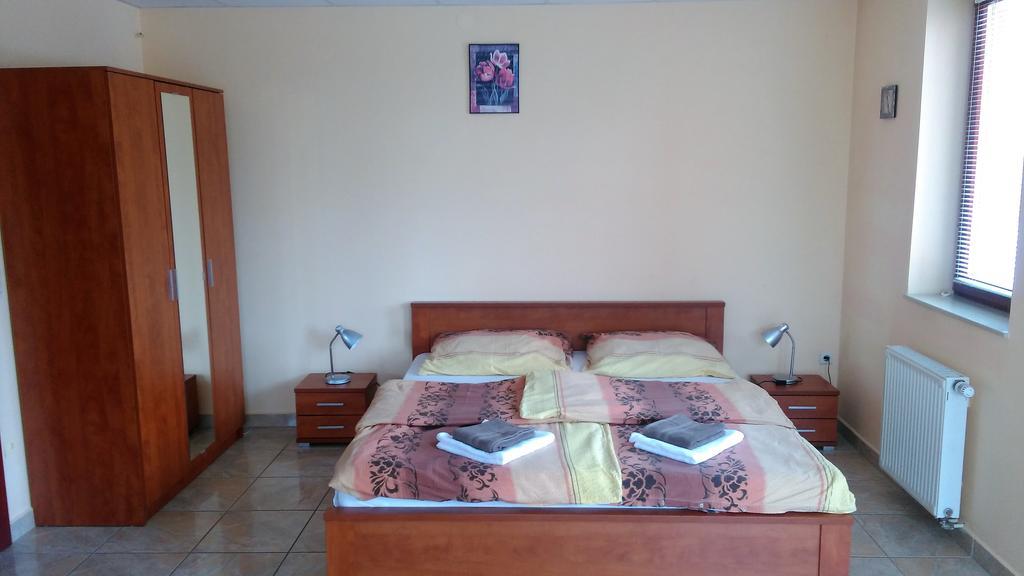 Livia Apartman Buk Exterior photo